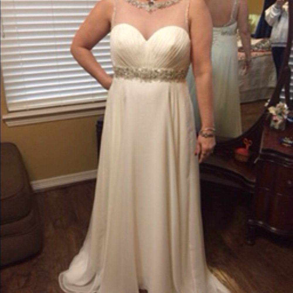 Off white wedding dress w corset back sz 14
